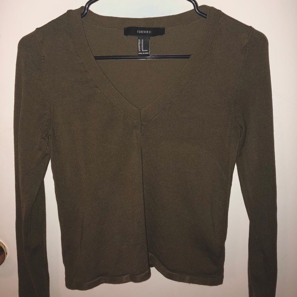 ***PRICE DROP*** LONG SLEEVE VNECK CROPPED SHIRT